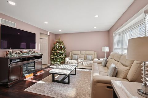 Tiny photo for 639 W Comstock Avenue, Elmhurst, IL 60126 (MLS # 12548473)