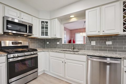 Tiny photo for 639 W Comstock Avenue, Elmhurst, IL 60126 (MLS # 12548473)