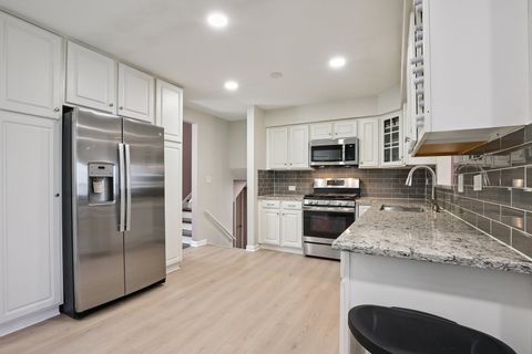 Tiny photo for 639 W Comstock Avenue, Elmhurst, IL 60126 (MLS # 12548473)