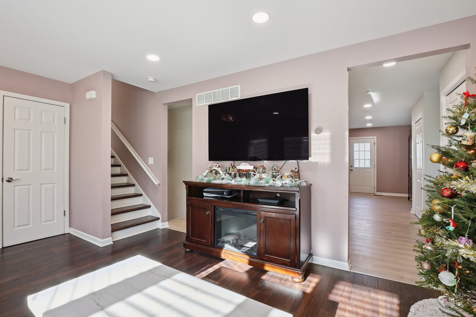 639 W Comstock Avenue