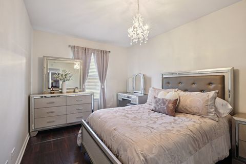 Tiny photo for 639 W Comstock Avenue, Elmhurst, IL 60126 (MLS # 12548473)