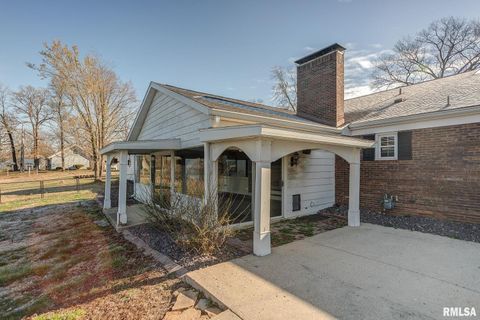 Tiny photo for 333 N LAKEVIEW Drive, Salem, IL 62881 (MLS # EB457177)