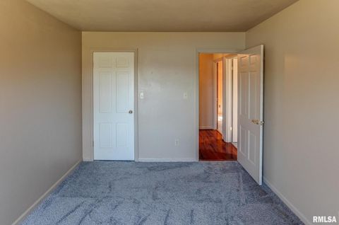 Tiny photo for 333 N LAKEVIEW Drive, Salem, IL 62881 (MLS # EB457177)