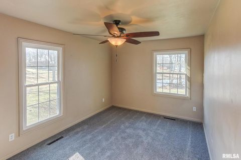 Tiny photo for 333 N LAKEVIEW Drive, Salem, IL 62881 (MLS # EB457177)