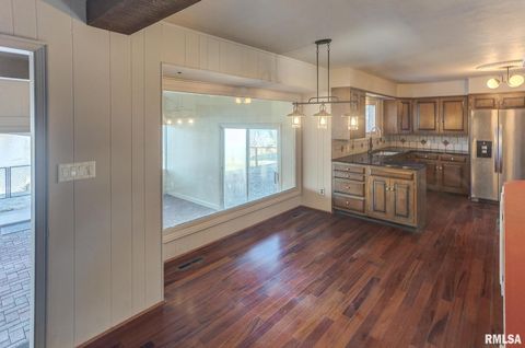 Tiny photo for 333 N LAKEVIEW Drive, Salem, IL 62881 (MLS # EB457177)