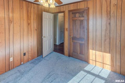 Tiny photo for 333 N LAKEVIEW Drive, Salem, IL 62881 (MLS # EB457177)