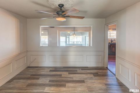 Tiny photo for 333 N LAKEVIEW Drive, Salem, IL 62881 (MLS # EB457177)