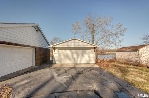 Tiny photo for 333 N LAKEVIEW Drive, Salem, IL 62881 (MLS # EB457177)