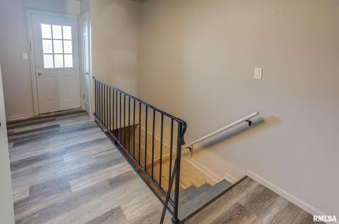 Tiny photo for 333 N LAKEVIEW Drive, Salem, IL 62881 (MLS # EB457177)