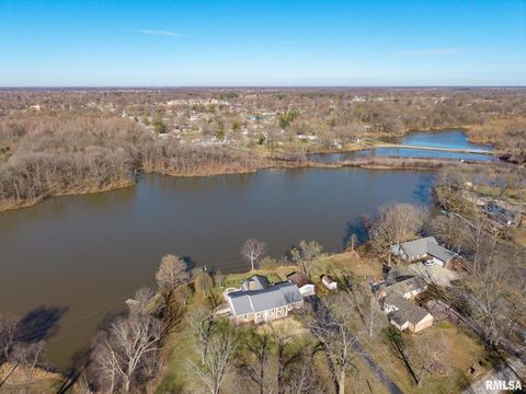 Tiny photo for 333 N LAKEVIEW Drive, Salem, IL 62881 (MLS # EB457177)