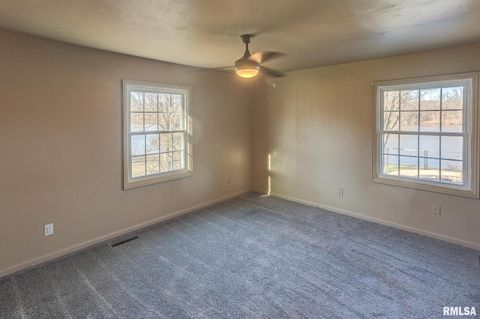 Tiny photo for 333 N LAKEVIEW Drive, Salem, IL 62881 (MLS # EB457177)