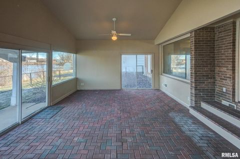 Tiny photo for 333 N LAKEVIEW Drive, Salem, IL 62881 (MLS # EB457177)