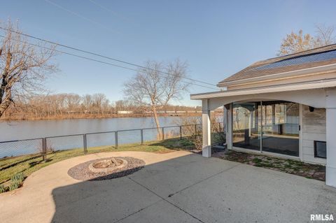 Tiny photo for 333 N LAKEVIEW Drive, Salem, IL 62881 (MLS # EB457177)