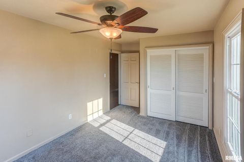 Tiny photo for 333 N LAKEVIEW Drive, Salem, IL 62881 (MLS # EB457177)