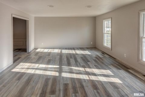 Tiny photo for 333 N LAKEVIEW Drive, Salem, IL 62881 (MLS # EB457177)