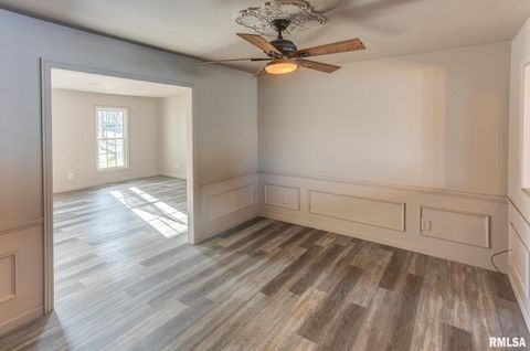 Tiny photo for 333 N LAKEVIEW Drive, Salem, IL 62881 (MLS # EB457177)