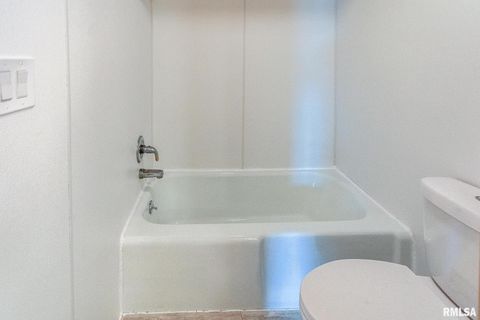 Tiny photo for 333 N LAKEVIEW Drive, Salem, IL 62881 (MLS # EB457177)