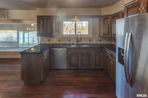 Tiny photo for 333 N LAKEVIEW Drive, Salem, IL 62881 (MLS # EB457177)