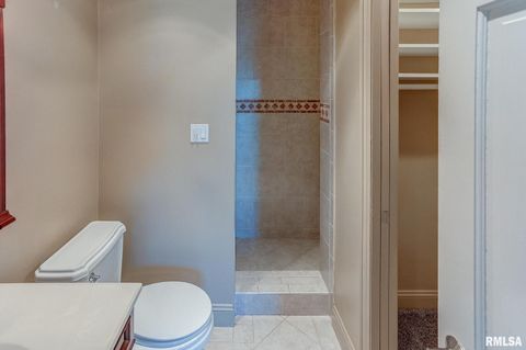 Tiny photo for 333 N LAKEVIEW Drive, Salem, IL 62881 (MLS # EB457177)