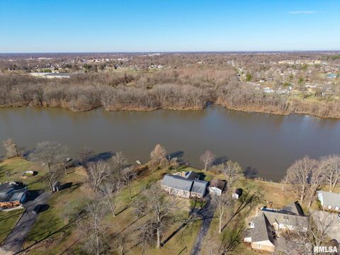 Tiny photo for 333 N LAKEVIEW Drive, Salem, IL 62881 (MLS # EB457177)