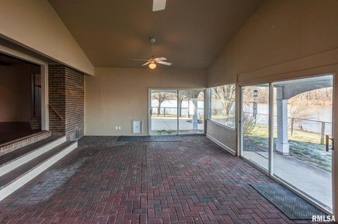 Tiny photo for 333 N LAKEVIEW Drive, Salem, IL 62881 (MLS # EB457177)