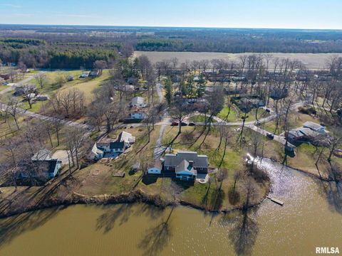 Tiny photo for 333 N LAKEVIEW Drive, Salem, IL 62881 (MLS # EB457177)