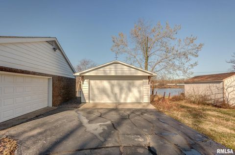 Tiny photo for 333 N LAKEVIEW Drive, Salem, IL 62881 (MLS # EB457177)