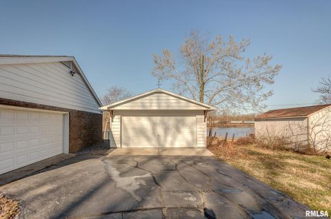 Tiny photo for 333 N LAKEVIEW Drive, Salem, IL 62881 (MLS # EB457177)