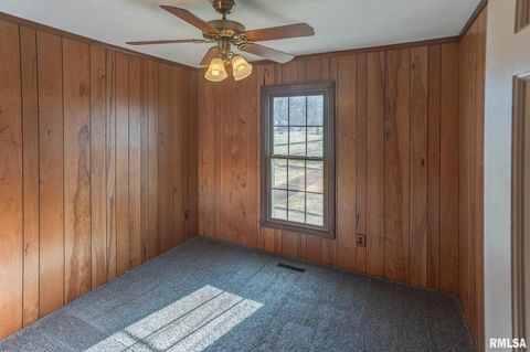 Tiny photo for 333 N LAKEVIEW Drive, Salem, IL 62881 (MLS # EB457177)