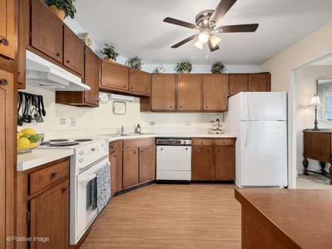 Tiny photo for 141 N La Grange Road #905, La Grange, IL 60525 (MLS # 12431546)