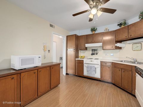 Tiny photo for 141 N La Grange Road #905, La Grange, IL 60525 (MLS # 12431546)