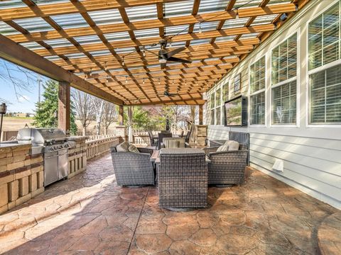 Tiny photo for 342 Comstock Drive, Elgin, IL 60124 (MLS # 12613034)