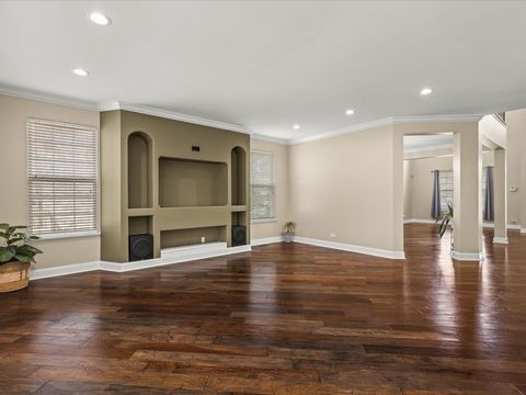 Tiny photo for 342 Comstock Drive, Elgin, IL 60124 (MLS # 12613034)