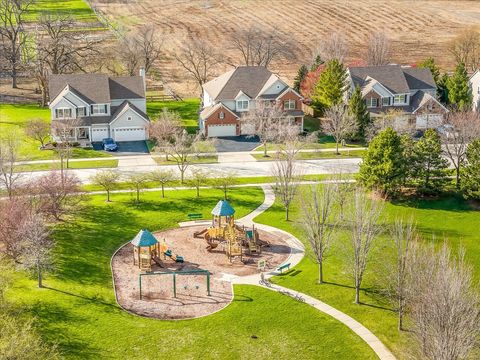 Tiny photo for 342 Comstock Drive, Elgin, IL 60124 (MLS # 12613034)