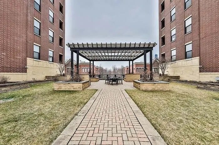 833 W 15th Place 814