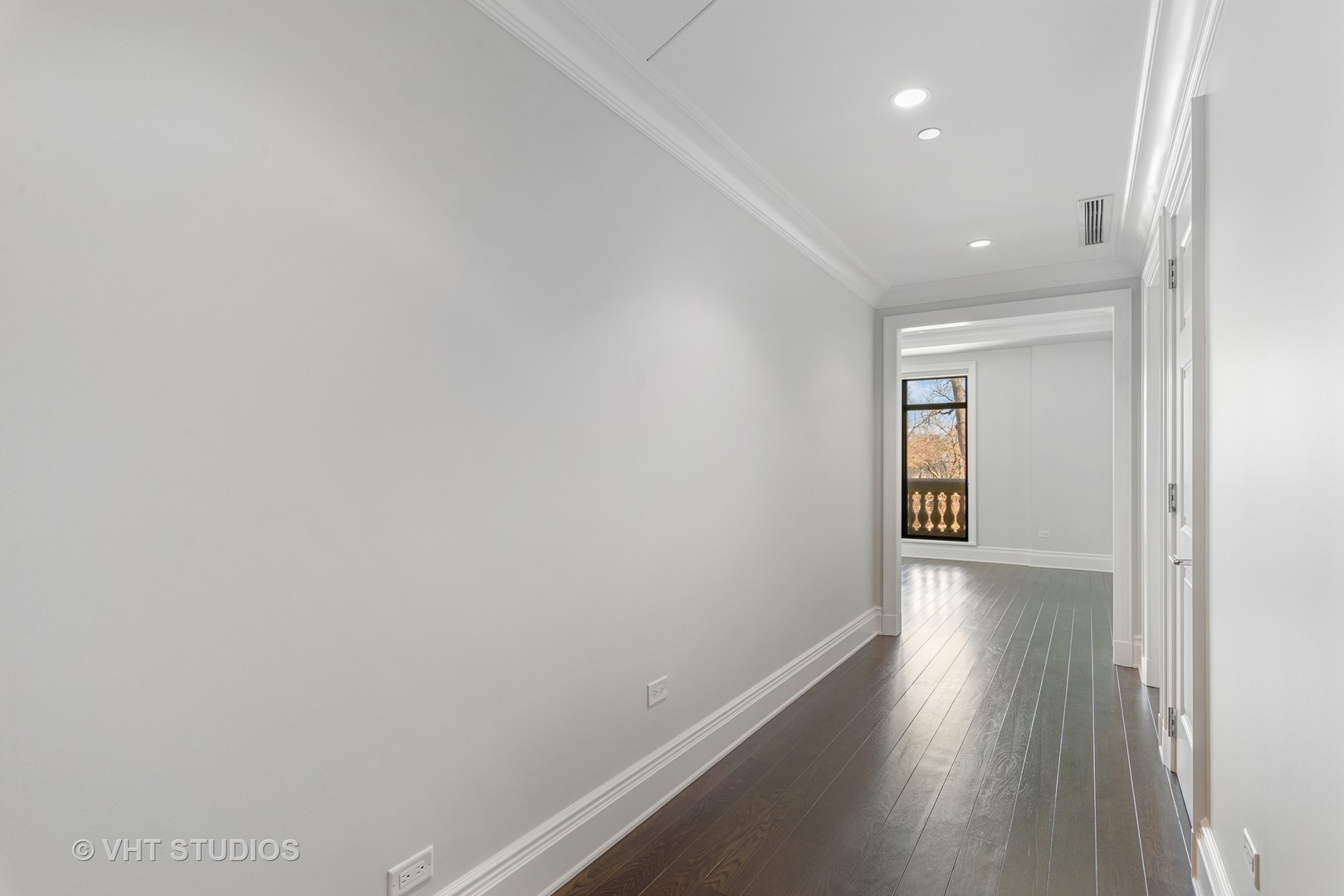 2550 N Lakeview Avenue N204