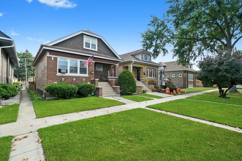 Tiny photo for 3829 Wisconsin Avenue, Berwyn, IL 60402 (MLS # 12478282)