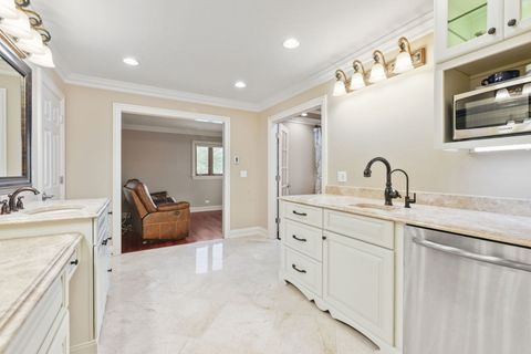 Tiny photo for 719 Midwest Club Parkway, Oak Brook, IL 60523 (MLS # 12558959)