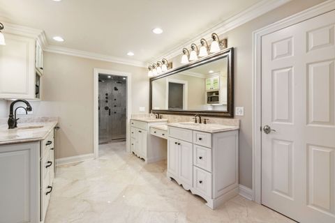 Tiny photo for 719 Midwest Club Parkway, Oak Brook, IL 60523 (MLS # 12558959)