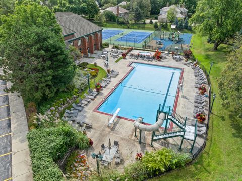 Tiny photo for 719 Midwest Club Parkway, Oak Brook, IL 60523 (MLS # 12558959)