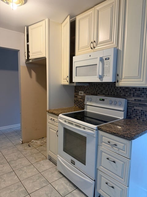 Tiny photo for 860 E Old Willow Road #138, Prospect Heights, IL 60070 (MLS # 12763053)