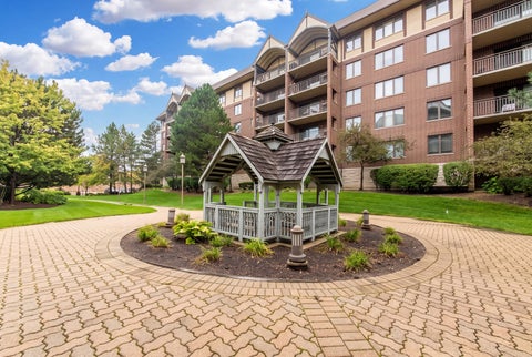 Tiny photo for 10 S Wille Street #303, Mount Prospect, IL 60056 (MLS # 12776490)