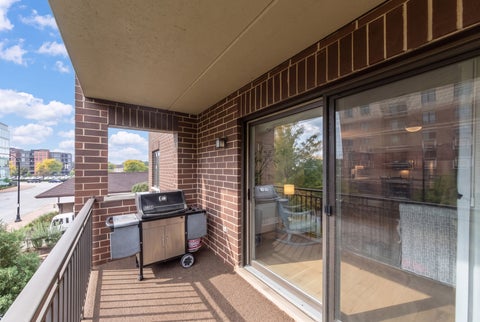 Tiny photo for 10 S Wille Street #303, Mount Prospect, IL 60056 (MLS # 12776490)