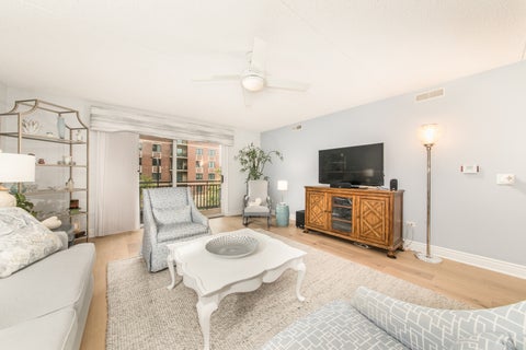 Tiny photo for 10 S Wille Street #303, Mount Prospect, IL 60056 (MLS # 12776490)