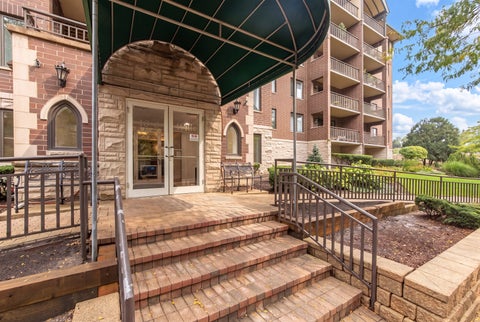 Tiny photo for 10 S Wille Street #303, Mount Prospect, IL 60056 (MLS # 12776490)
