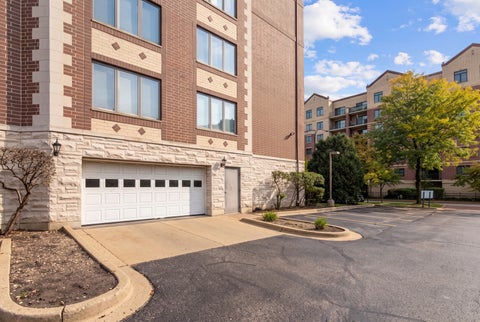 Tiny photo for 10 S Wille Street #303, Mount Prospect, IL 60056 (MLS # 12776490)