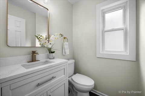 Tiny photo for 7042 N Washtenaw Avenue, Chicago, IL 60645 (MLS # 12618554)