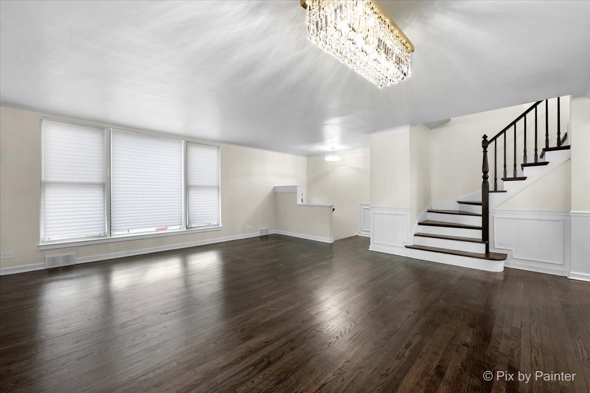 7042 N Washtenaw Avenue