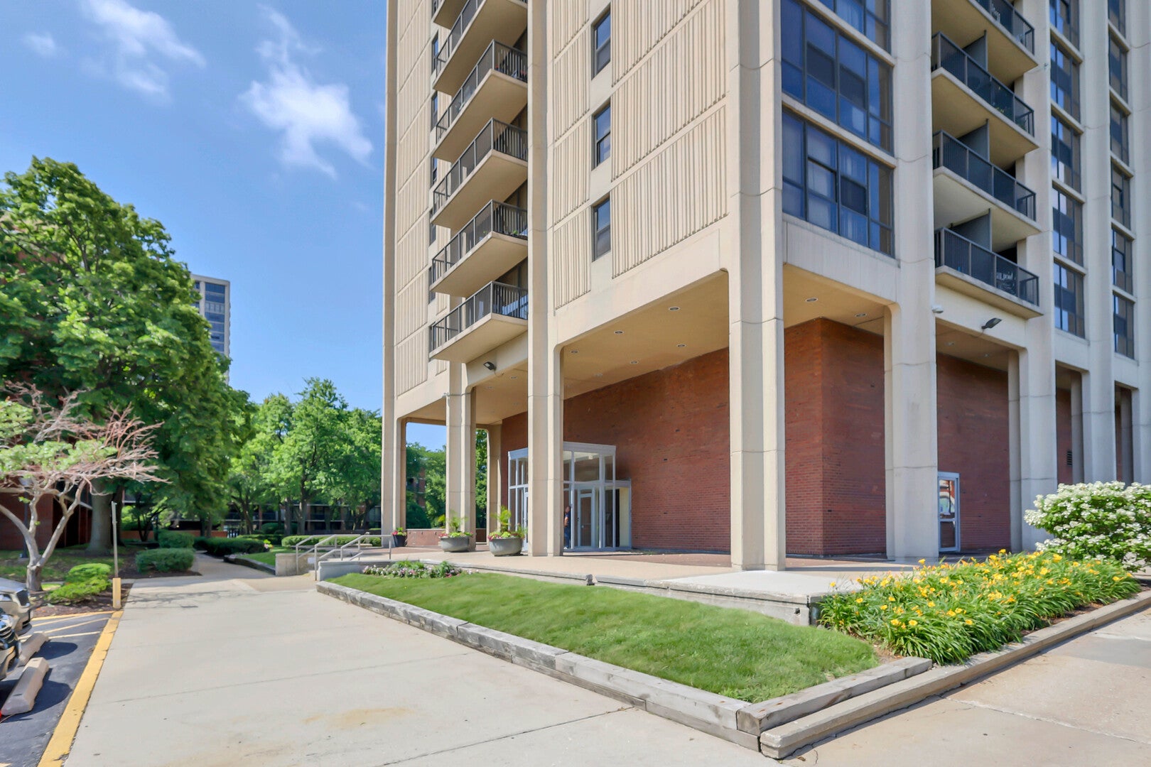 2901 S Michigan Avenue 403