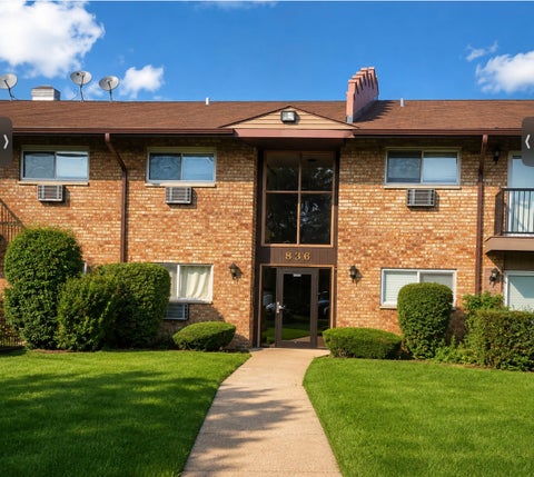 Photo of 836 E Old Willow Road #111, Prospect Heights, IL 60070 (MLS # 12744191)